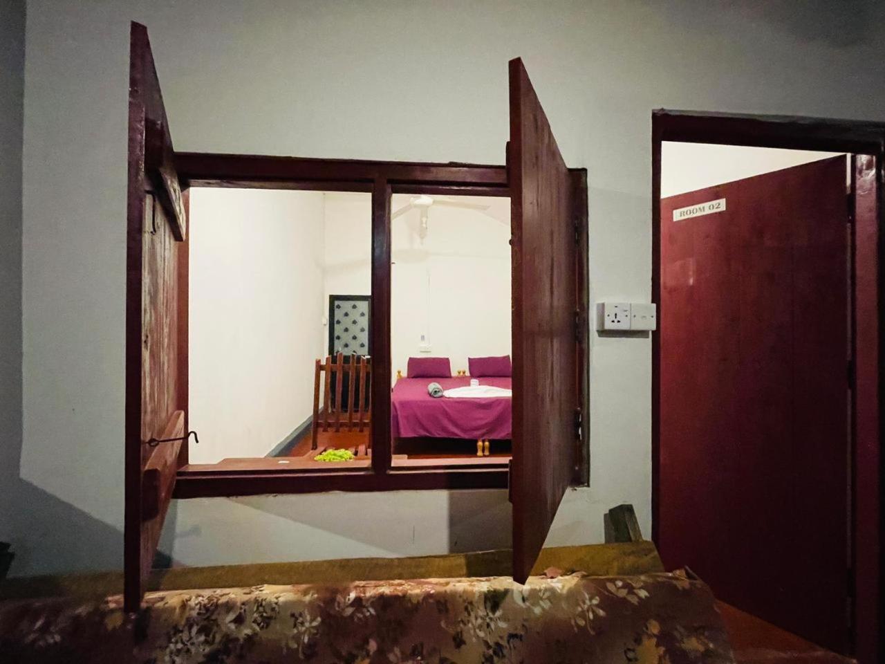 Crystal Bay Hotel Arugam Bay Ruang foto